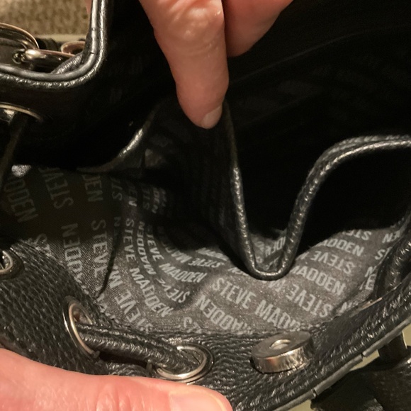 Steve Madden Black Crossbody Bag with Silver Chain - Large, Good Condition - Picture 4 of 9